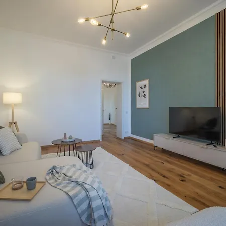 Goethe Palais Am Grossen Garten, Arbeitsplatz, Ruhig, Max 6p, Smart-tv, Eigener Parkplatz Apartment *