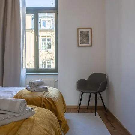 Apartment Goethe Palais Am Grossen Garten, Arbeitsplatz, Ruhig, Max 6p, Smart-tv, Eigener Parkplatz