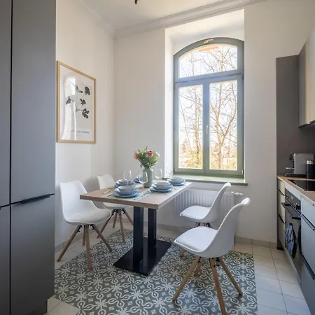 Apartment Goethe Palais Am Grossen Garten, Arbeitsplatz, Ruhig, Max 6p, Smart-tv, Eigener Parkplatz Dresden