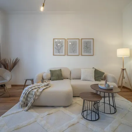 Goethe Palais Am Grossen Garten, Arbeitsplatz, Ruhig, Max 6p, Smart-tv, Eigener Parkplatz Dresden