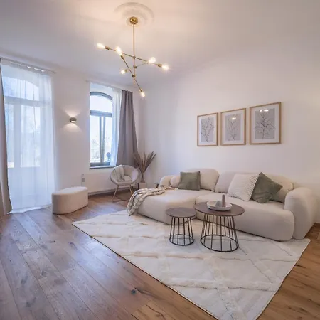 Apartment Goethe Palais Am Grossen Garten, Arbeitsplatz, Ruhig, Max 6p, Smart-tv, Eigener Parkplatz Dresden