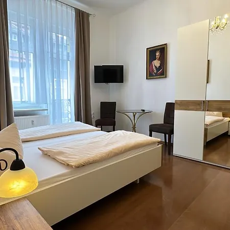 Zu Den Linden Hotel