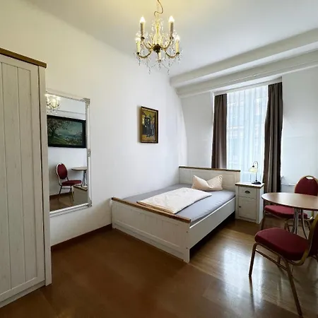 Hotel Zu Den Linden 2*