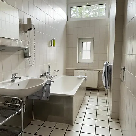 Hotel Zu Den Linden 2*