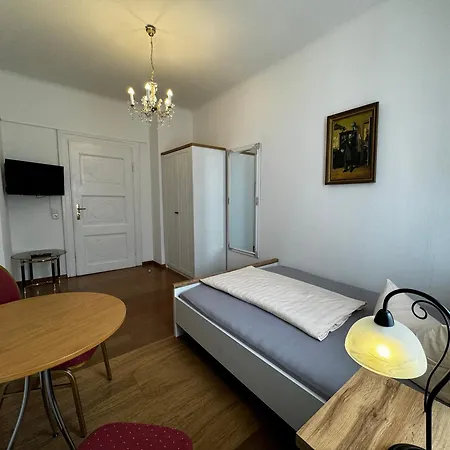 Hotel Zu Den Linden 2*