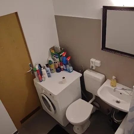Gemuetliches Es Handelt Sich Hier Um Ein Private-zimmer In Einer Mit Gemeinsamen Badezimmer Nicht Um Dresden