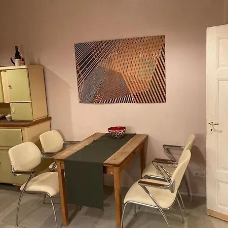 In Schoener Atelierwohnung Mit Garten Und Werkstattsauna Apartment