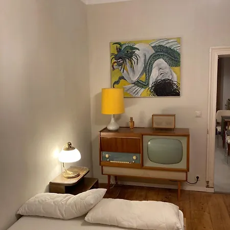 In Schoener Atelierwohnung Mit Garten Und Werkstattsauna