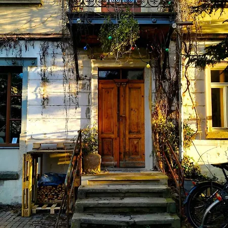 In Schoener Atelierwohnung Mit Garten Und Werkstattsauna Apartment