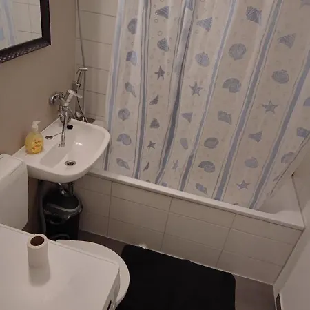 Gemuetliches Es Handelt Sich Hier Um Ein Private-zimmer In Einer Mit Gemeinsamen Badezimmer Nicht Um Apartment Dresden