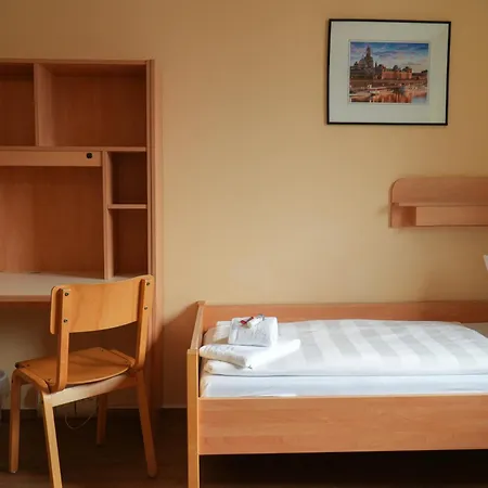 Djh - Jugendgästehaus Hostel Dresden