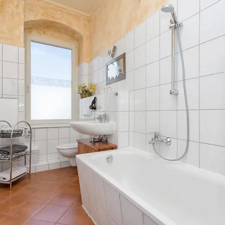 Apartment Residenz: Spacious For Groups Up To 6