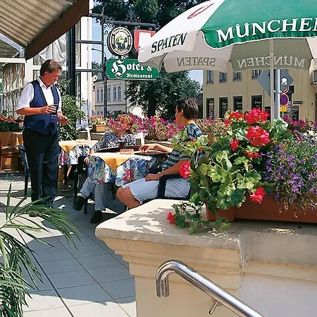 - Restaurant Kurhaus Klotzsche 3*