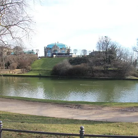 Zwinger Apartment *