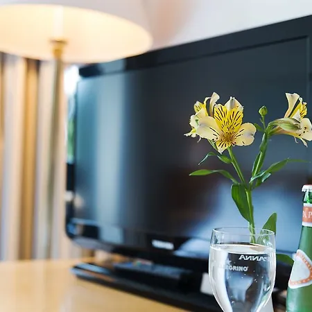 - South, An Ihg Hotel
