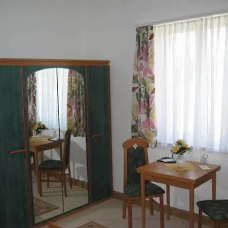 Fliegerhorst Guest house 2*