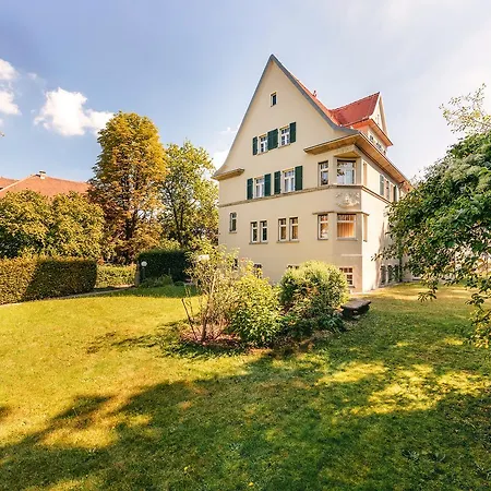 Hotel Gastehaus Einsteinstrasse 3*