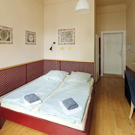 Mondpalast Hostel *