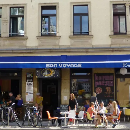 Mondpalast Hostel *