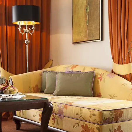 Relais & Chateaux Buelow Palais 5* דרזדן