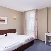 Hotel Ibis Styles Neustadt 3*