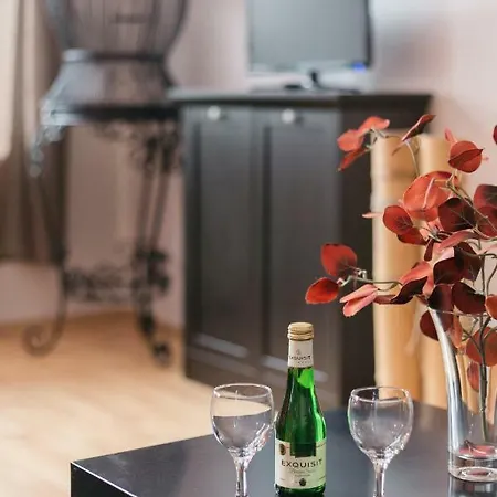 Residenz: Spacious For Groups Up To 6 Apartment *