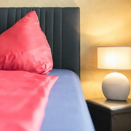 Residenz: Spacious For Groups Up To 6 Apartment