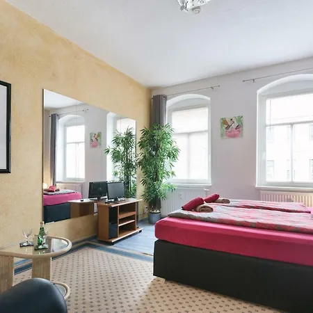 Residenz: Spacious For Groups Up To 6 Apartment