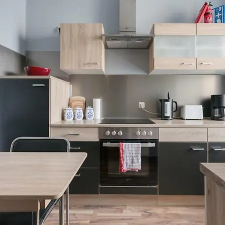Residenz: Spacious For Groups Up To 6 Apartment