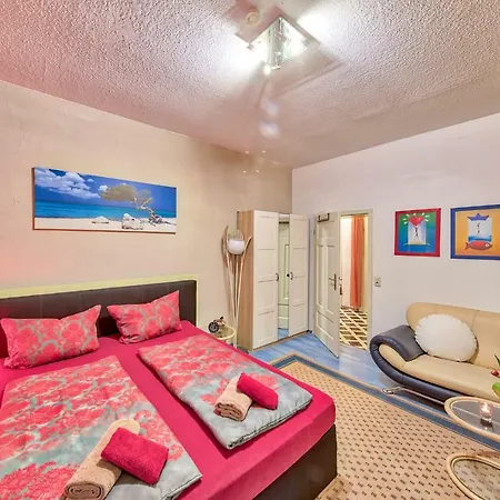 Apartment Residenz: Spacious For Groups Up To 6