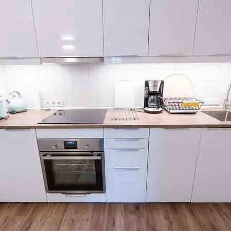 Golding - Flat 2 Apartment