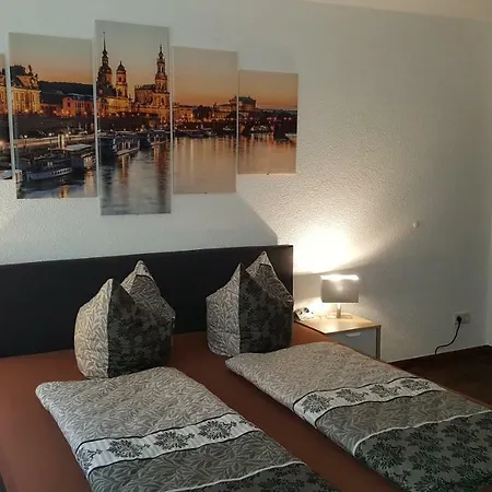 Oder Dresden-neustadt Inkl Parkplatz Mit Balkon Oder Terrasse 公寓