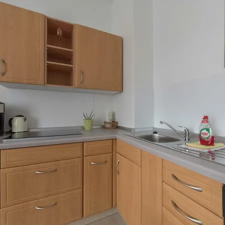 Zentrale Ferienwohnung In Gruna Im Dg Apartment Dresden