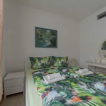 Apartment Zentrale Ferienwohnung In Gruna Im Dg Dresden