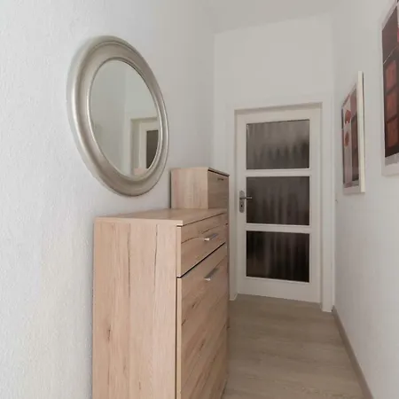 Zentrale Ferienwohnung In Gruna Im Dg