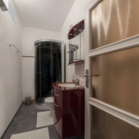 Zentrale Ferienwohnung In Gruna Im Dg Dresden