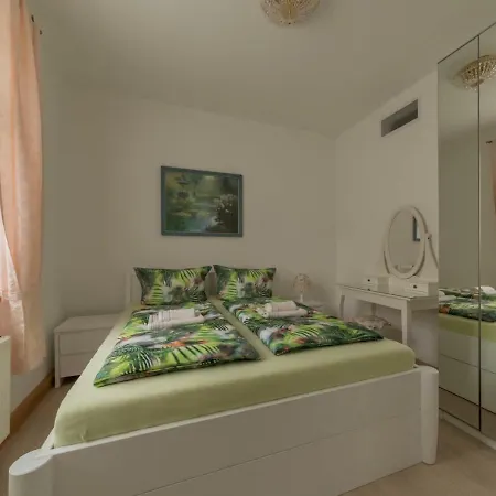 Apartment Zentrale Ferienwohnung In Gruna Im Dg Dresden