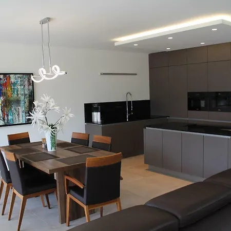 Grosses Im Zentrum Von Dresden, 2 Schlafzimmer, 2 Baeder, Balkon * Dresden