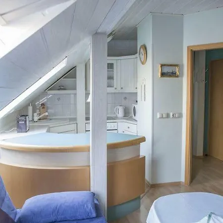 Zentrale Ferienwohnung In Gruna Im Dg *