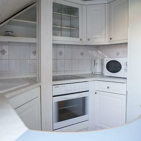Zentrale Ferienwohnung In Gruna Im Dg Apartment *
