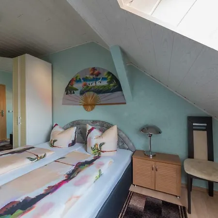 Zentrale Ferienwohnung In Gruna Im Dg *