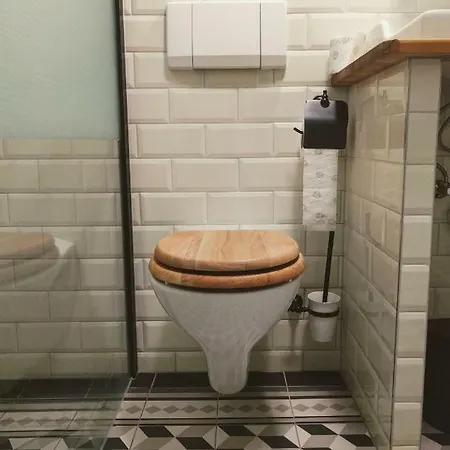 Henry Apartment *