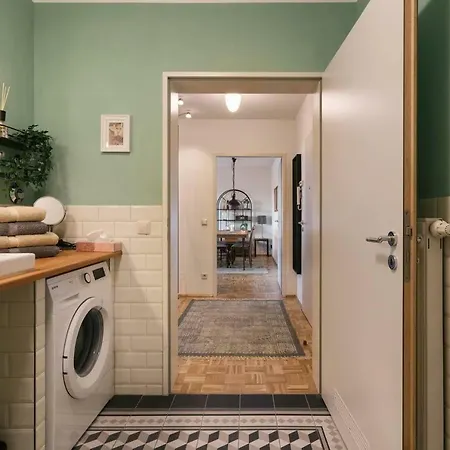 Henry Apartment *