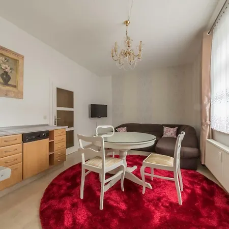 Zentrale Ferienwohnung In Gruna Im Dg *
