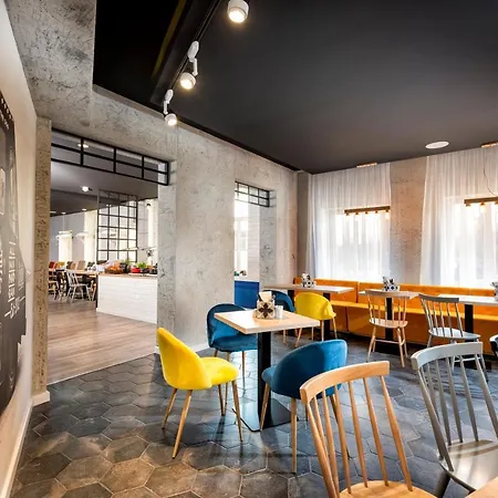 Hotel Ibis Styles Neustadt 3*