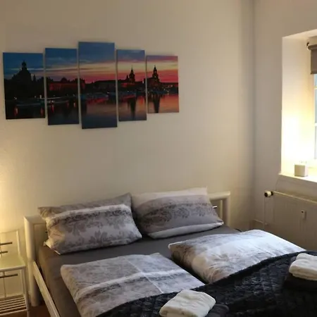 Zentralgelegene 4-raum Bis 8 Pers. Dresden