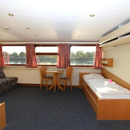 Hotel Cvjm Schiff *