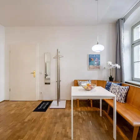アパート Grosse Altstadtwohnung In Lage Zentrum ドレスデン