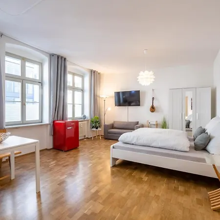 Grosse Altstadtwohnung In Lage Zentrum ドレスデン