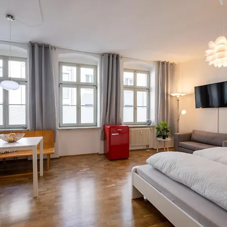 Grosse Altstadtwohnung In Lage Zentrum * ドレスデン